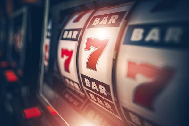 Antarmuka permainan live dealer gngplay menampilkan video dealer, kontrol taruhan, dan chat pemain